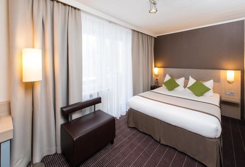 غرفة سوبيريور ثلاثية, New Orly