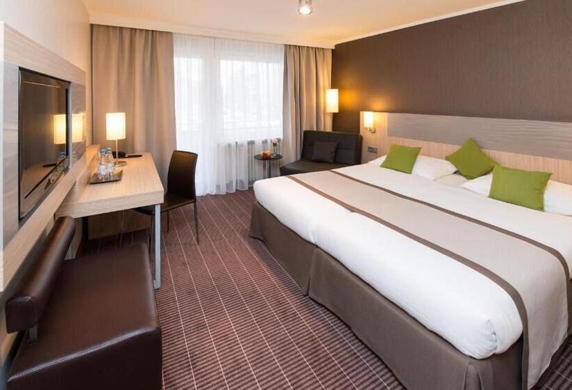 غرفة قياسية ثلاثية, New Orly