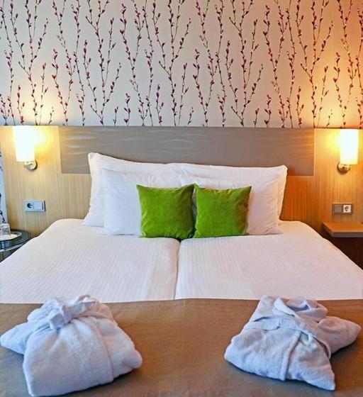 غرفة سوبيريور رباعية, New Orly