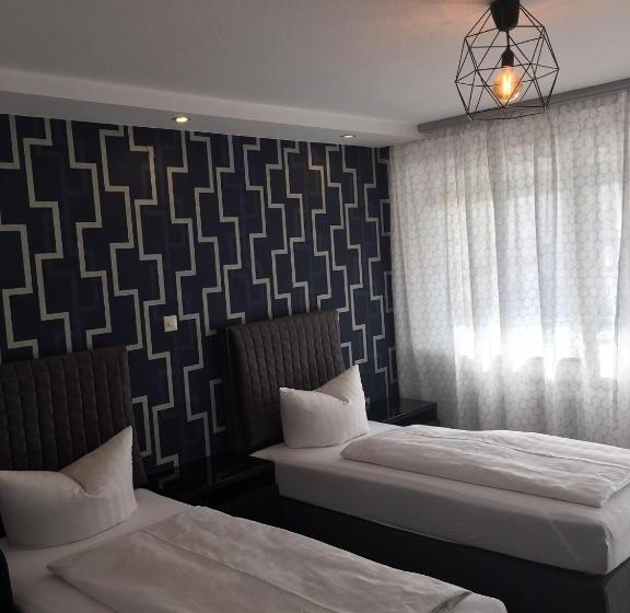 Номер Стандарт с Балконом, & Restaurant Krone