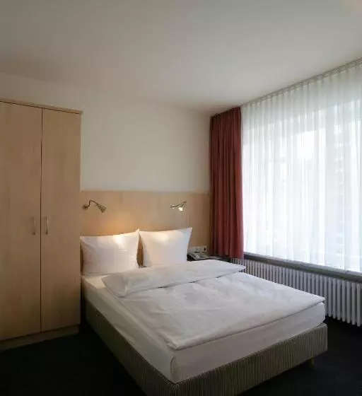 Chambre Standard, Senator München
