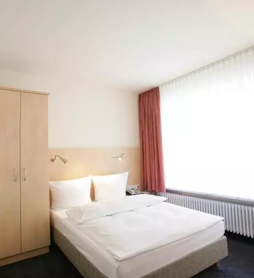 Chambre Standard, Senator München