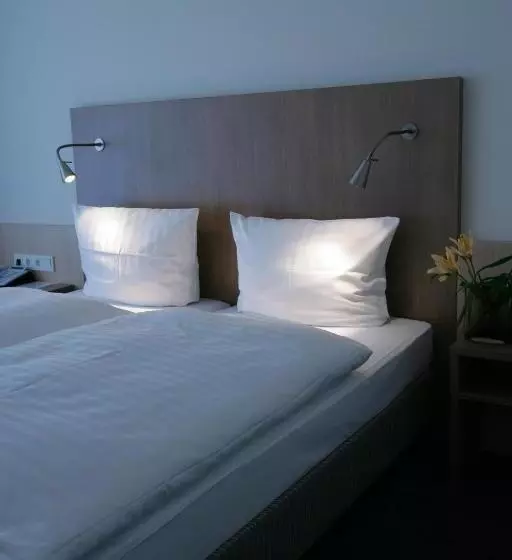 Chambre Standard, Senator München