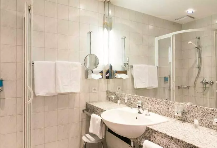 اتاق استاندارد سه نفره, Ringhotel Loew S Merkur