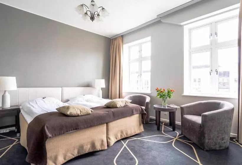 Chambre Supérieure, Dania