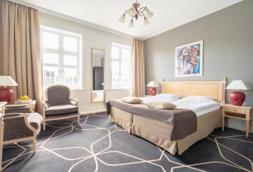 高级大房间, Dania