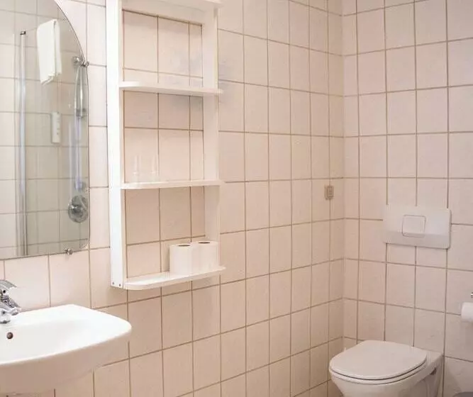 Standard Værelse, Palads