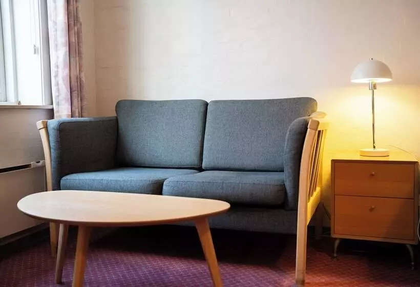 Standard Værelse, Palads