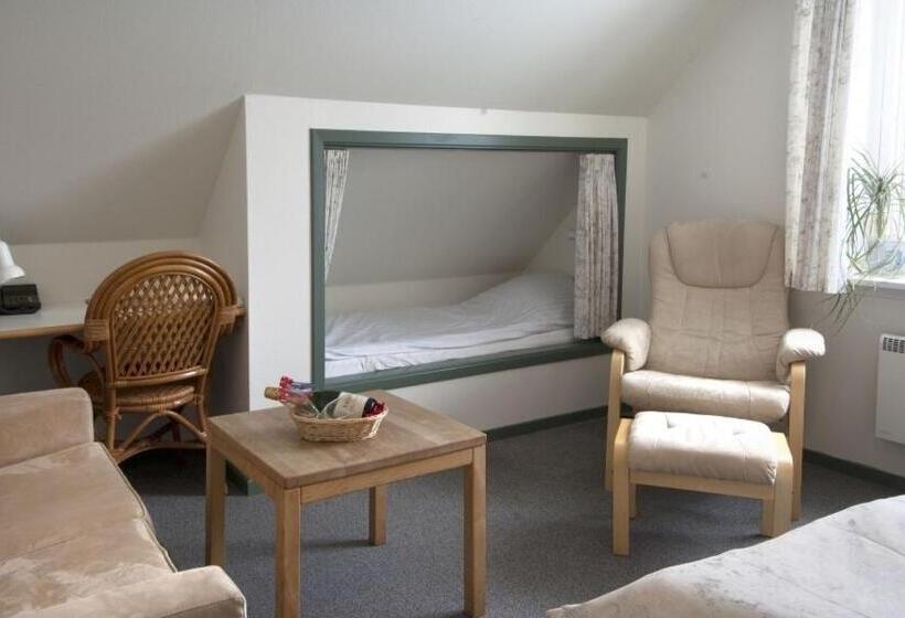 غرفة قياسية ثلاثية, Purhus Kro