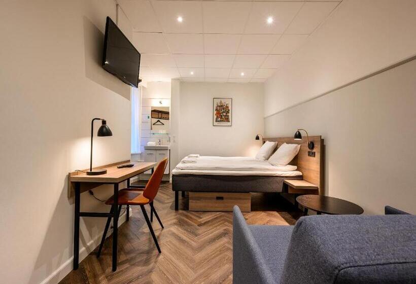 标准三人间共用浴室, Go Hotel Saga