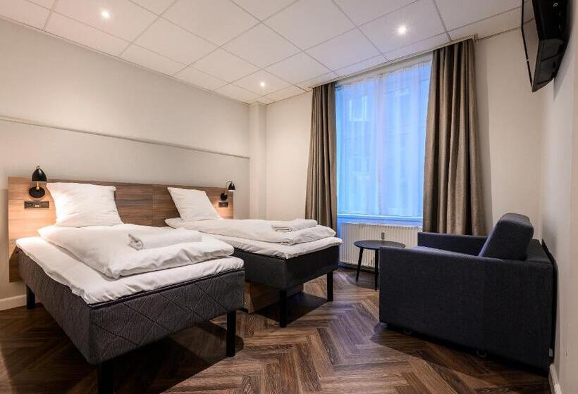 标准三人间, Go Hotel Saga