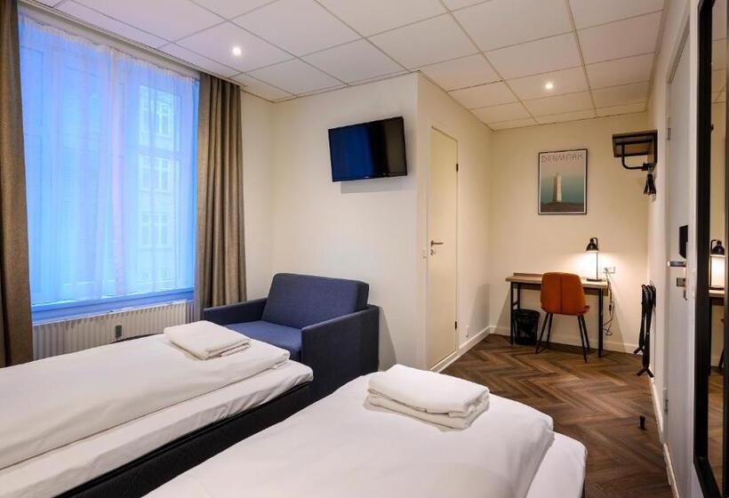 标准三人间, Go Hotel Saga