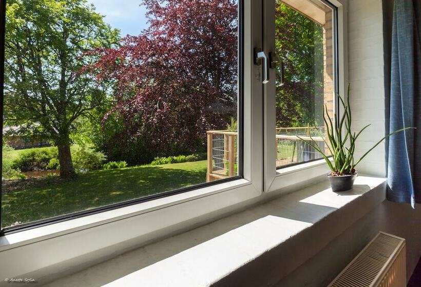 Cameră Standard, Sdr. Omme Kro &