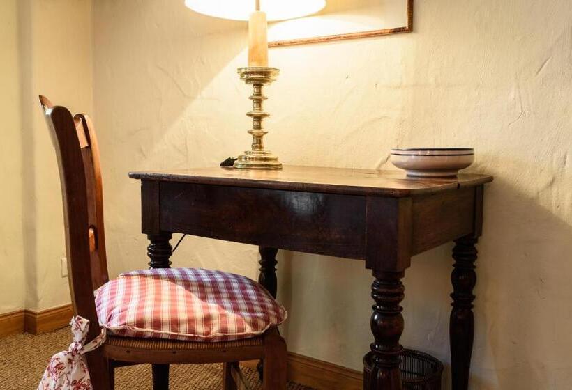 Prestige Room, Arraya