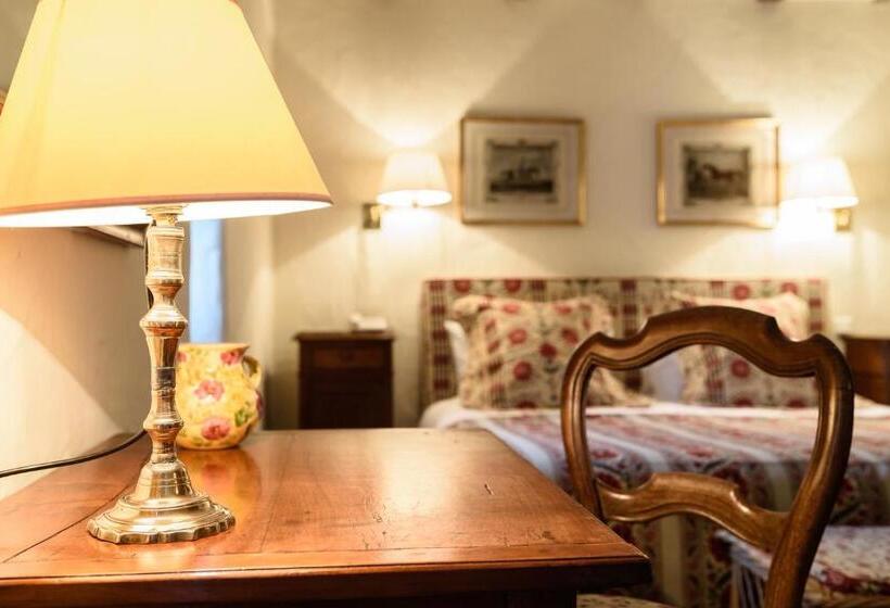 Prestige Room, Arraya