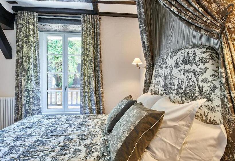 Prestige Room, Arraya