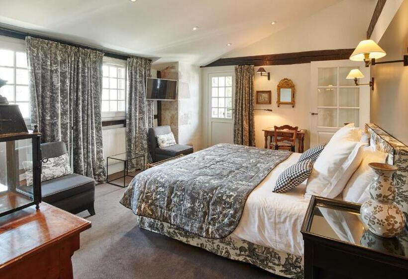 Superior Room with Balcony, Arraya