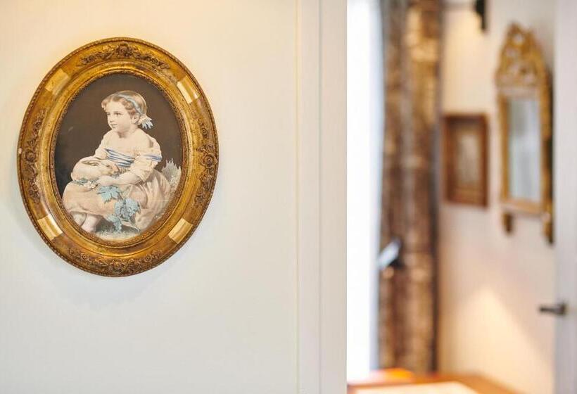 Superior Room with Balcony, Arraya