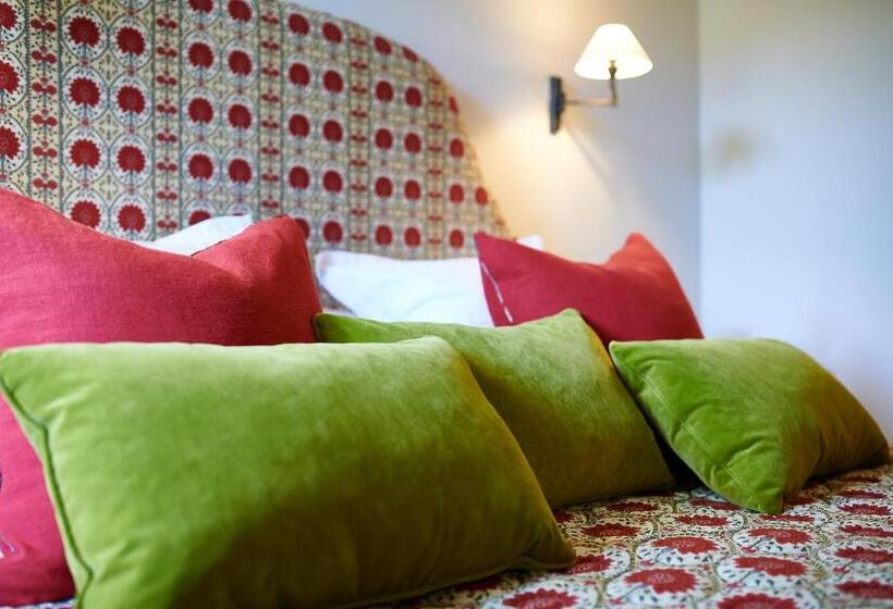 Prestige Room, Arraya