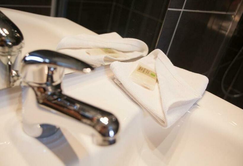 غرفة قياسية, Logis Hotels   Auberge De L île   Hôtel 3 étoiles Et Restaurant