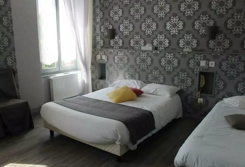 Standard Kolmen Hengen Huone, Logis Hotels Auberge De L île Hôtel 3 étoiles Et Restaurant
