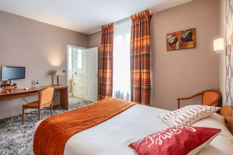 Habitació Estàndard, Des Ducs
