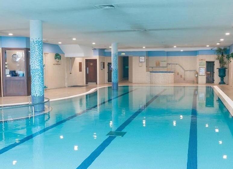 חדר סטנדרט לשלושה, Hibernian Hotel & Leisure Centre