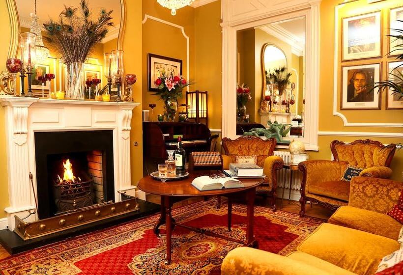 חדר סטנדרט לשלושה, Kilronan House