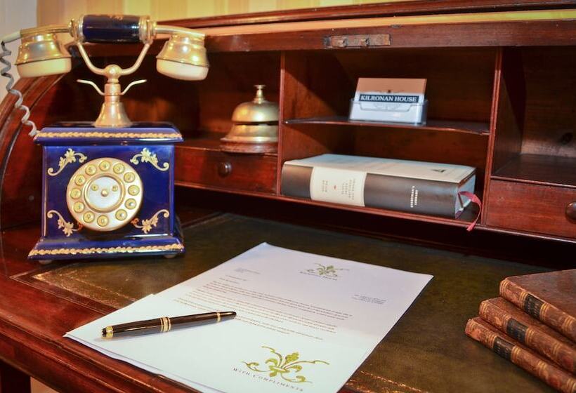 اتاق استاندارد سه نفره, Kilronan House