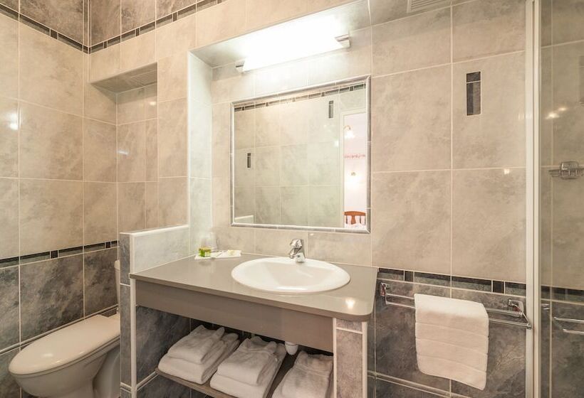 Номер Стандарт Трехместный, Logis Grand Hotel Bain