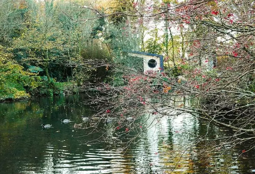Standard studio with lake view, Marlfield House Hotel Relais Et Chateaux