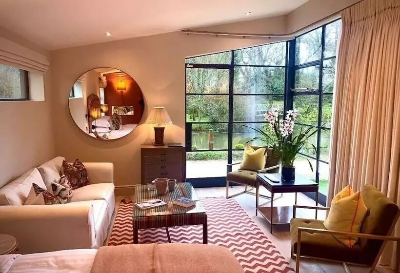 Standard studio with lake view, Marlfield House Hotel Relais Et Chateaux