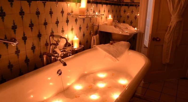 اتاق استاندارد, Waterford Castle Hotel & Golf Resort