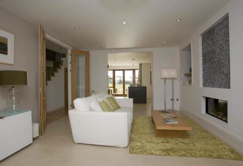 اتاق استاندارد, Waterford Castle Hotel & Golf Resort