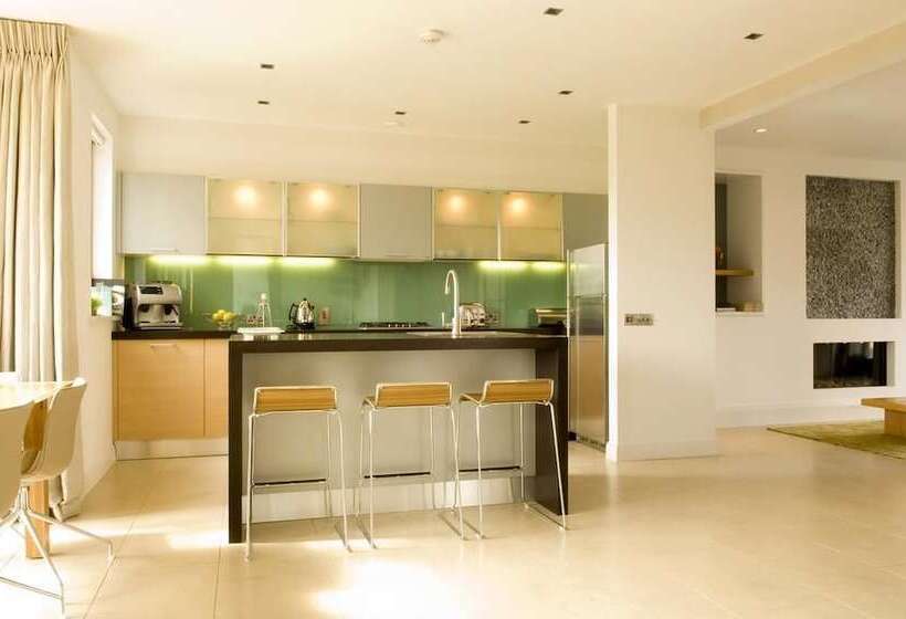 اتاق استاندارد, Waterford Castle Hotel & Golf Resort