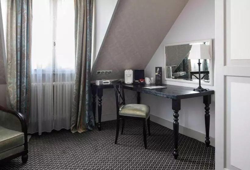 Chambre Triple Standard, Bradford Elysees  Astotel