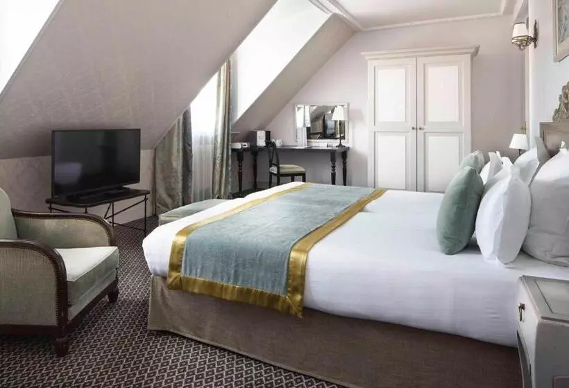 Chambre Triple Standard, Bradford Elysees  Astotel