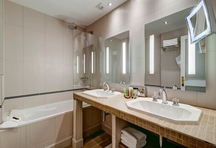 Номер Superior, Bradford Elysees  Astotel