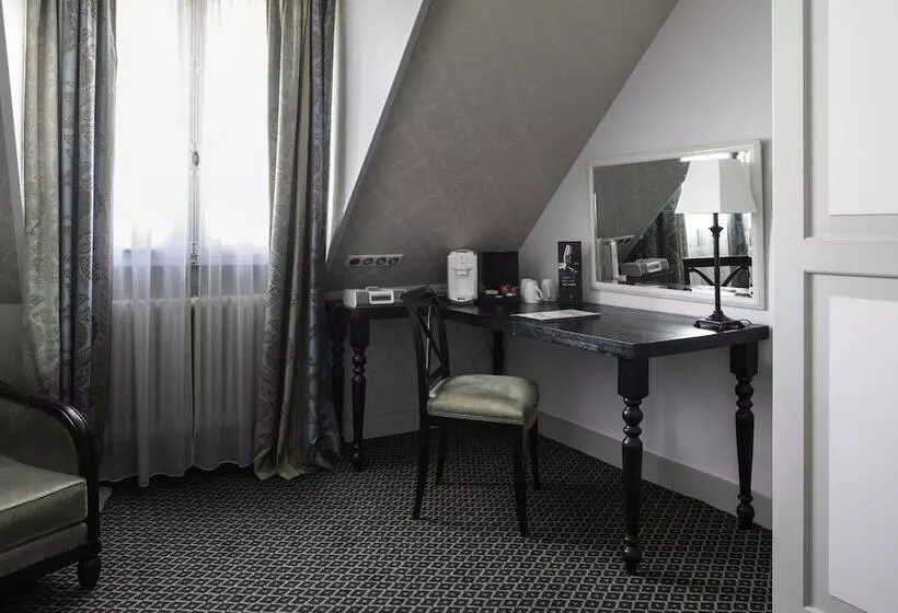 Chambre Triple Standard, Bradford Elysees  Astotel