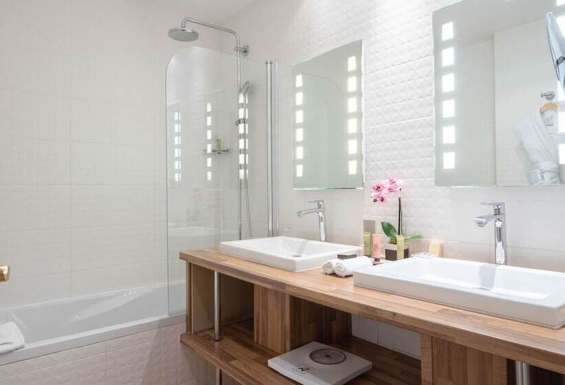 Семейный Номер, Bradford Elysees  Astotel