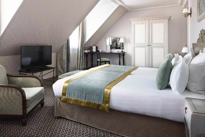 Chambre Triple Standard, Bradford Elysees  Astotel