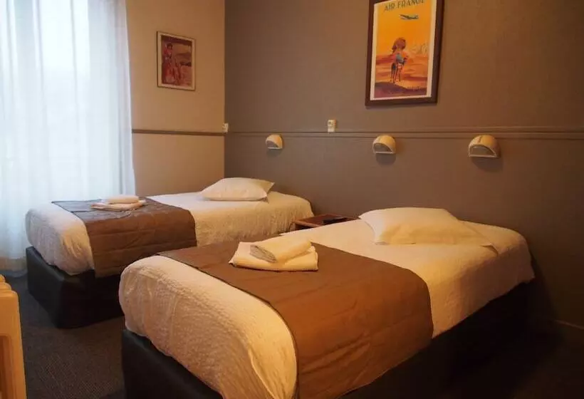 Standard Neljän Hengen Huone, Hôtel De L Aviation