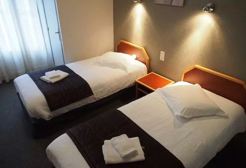 Standard Neljän Hengen Huone, Hôtel De L Aviation