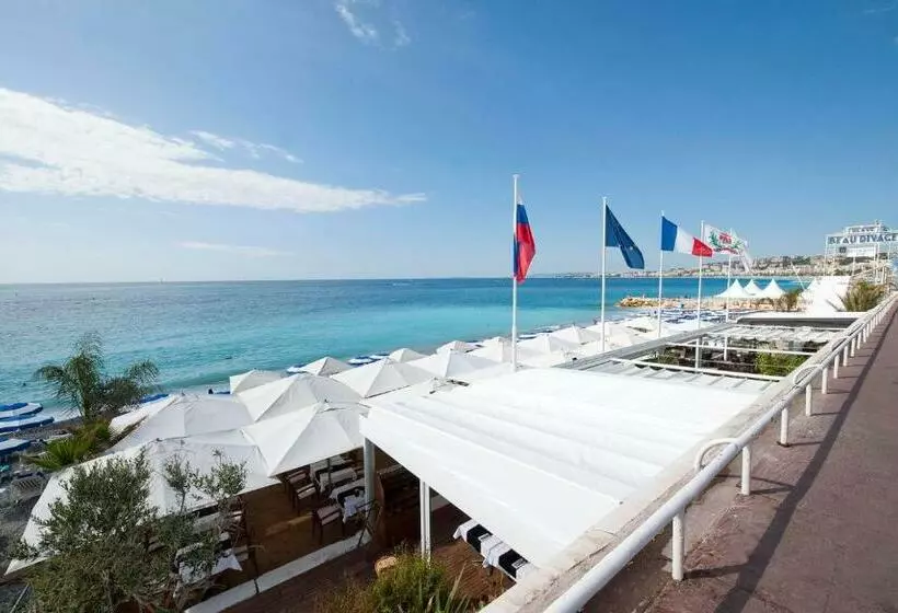 テラス付きデラックスルーム, Beau Rivage