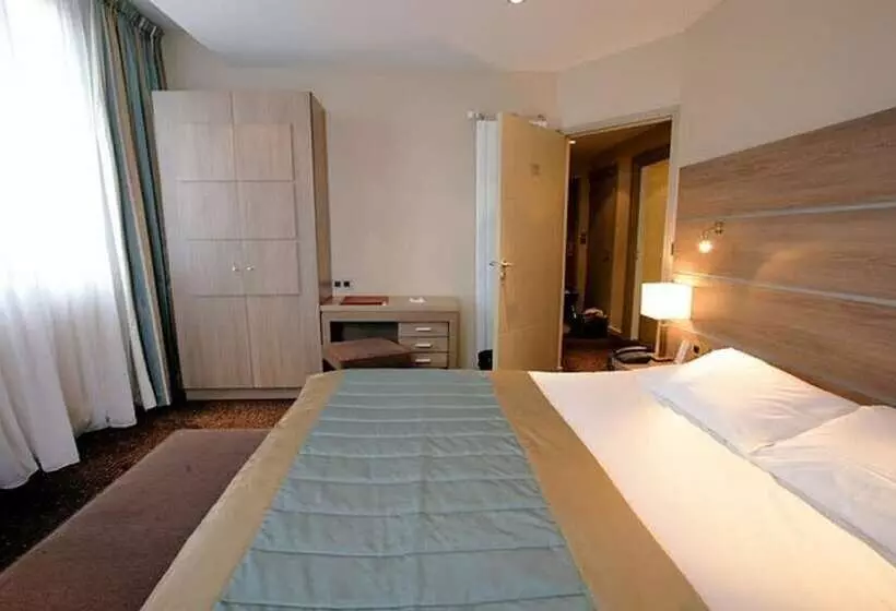 اتاق استاندارد, Bristol