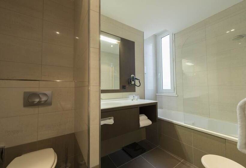 이그제큐티브 룸, Bristol