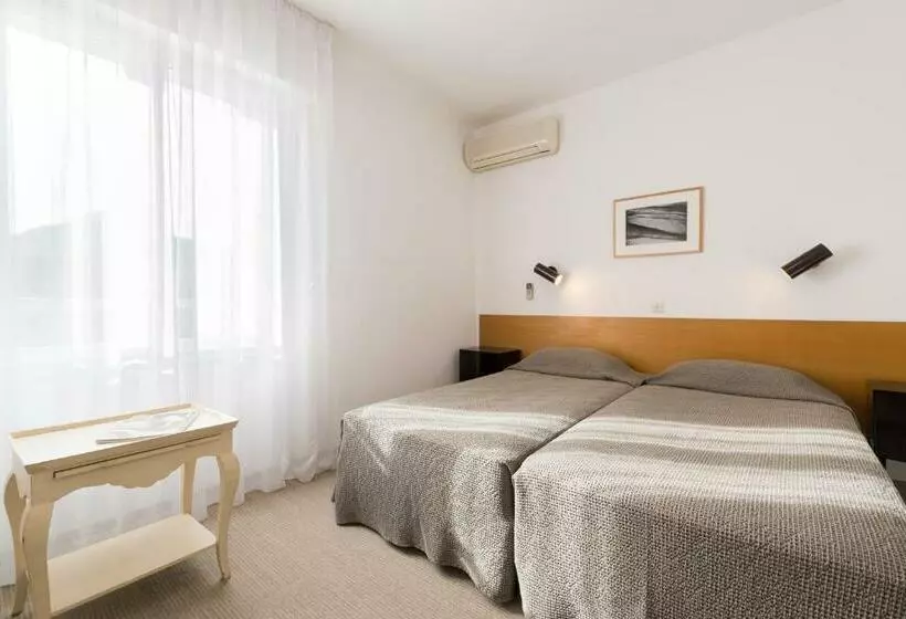 اتاق استاندارد سه نفره, Cala Di L Oru