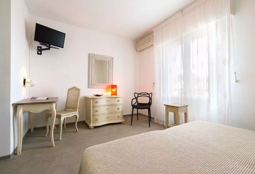 اتاق راحتی با چشم‌انداز دریا, Cala Di L Oru