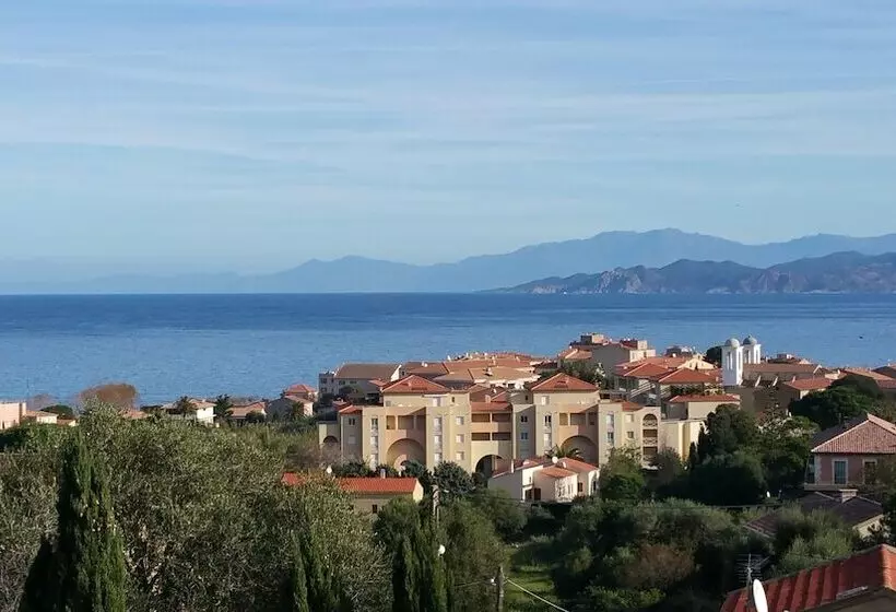 اتاق راحتی با چشم‌انداز دریا, Cala Di L Oru