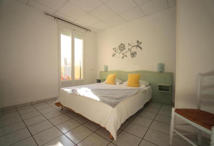 标准间内部标间, Camille